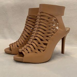 Gianni Bini tan strappy cage heels size 8
